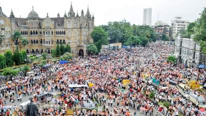 मराठा आरक्षण आंदोलन: मनोज जरांगे के भूख हड़ताल को मिला सैकड़ों लोगों को समर्थन, राज्यभर से मुंबई पहुंचे समर्थक Maratha reservation movement Updates Manoj Jaranges hunger strike got support from hundreds of people