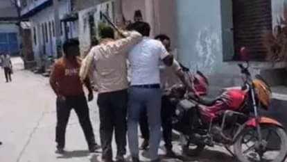 UP: फीस मांगने पर दिव्यांग शिक्षक को लात-घूसों से पीटा, घर में की तोड़फोड़; चार लोगों के खिलाफ एफआईआर Deadly attack on disabled teacher for demanding coaching fees