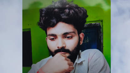 UP: सड़क पार कर रहे युवक को डंपर ने मारी टक्कर, मौत से मचा कोहराम UP: Dumper hits youth crossing the road, death causes chaos