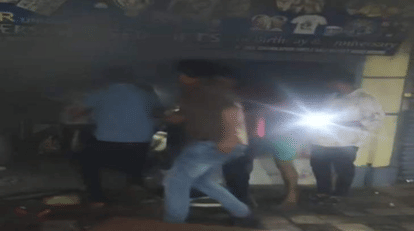 Indore News: देर रात भीषण आग से जला फोटो स्टूडियो और गिफ्ट गैलरी, लाखों का नुकसान indore news : fire incident at Dwarkapuri photo studio and gift gallery