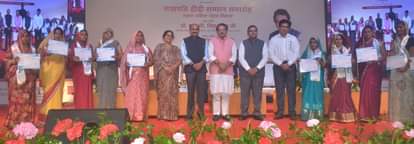 UP: भैंस का दूध बेचकर कमा डाले लाखों रुपये...ये महिलाएं बन गईं लखपति, समाज के लिए बन रहीं मिसाल Buffalo Business Boom: Over 1000 Women Earn Lakhs from Dairy