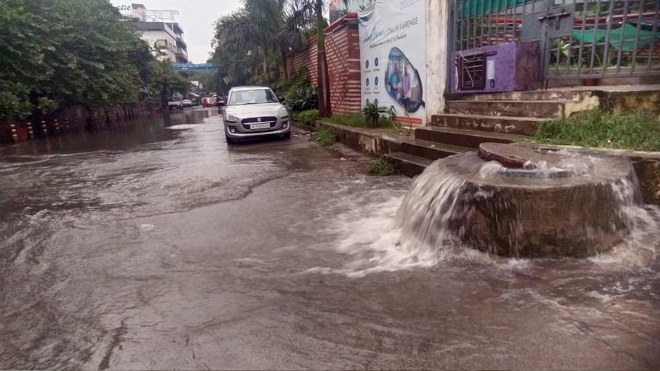 Delhi Flood: मॉनेस्ट्री मार्केट, वासुदेव घाट-यमुना बाजार लबालब, रिंग रोड पर पानी, बारिश से बाढ़ का खतरा दोगुना Delhi Flood news Monastery Market, Vasudev Ghat and Yamuna Bazaar overflowed, water reached the ring road