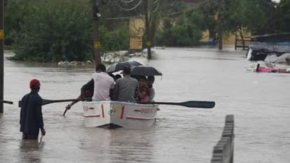 Delhi Flood: मॉनेस्ट्री मार्केट, वासुदेव घाट-यमुना बाजार लबालब, रिंग रोड पर पानी, बारिश से बाढ़ का खतरा दोगुना Delhi Flood news Monastery Market, Vasudev Ghat and Yamuna Bazaar overflowed, water reached the ring road