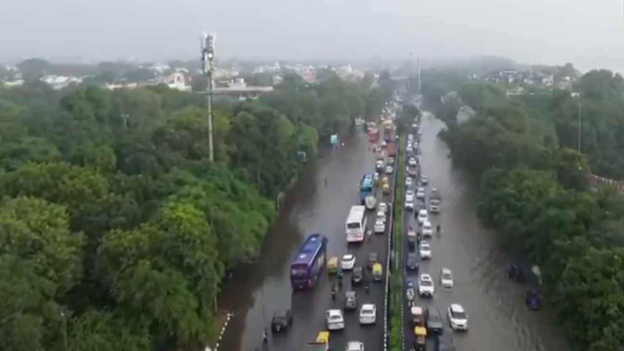 Delhi Flood: मॉनेस्ट्री मार्केट, वासुदेव घाट-यमुना बाजार लबालब, रिंग रोड पर पानी, बारिश से बाढ़ का खतरा दोगुना Delhi Flood news Monastery Market, Vasudev Ghat and Yamuna Bazaar overflowed, water reached the ring road