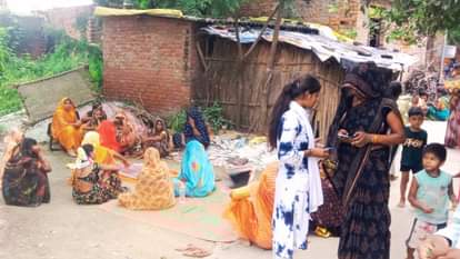 सर्पदंश से पोती और दादी की मौत: चारपाई पर सोते वक्त पैर पर किया हमला, एक-एक कर दोनों ने गंवा दी जान; कोहराम Granddaughter and grandmother died due to snakebite in jaunpur attacked legs while sleeping on cot
