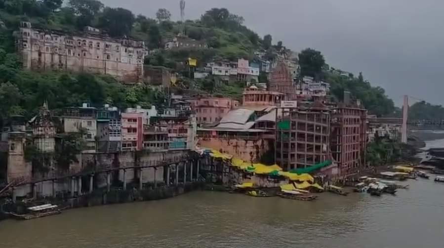 MP: ओंकारेश्वर बांध के सातवीं बार 8 गेट खोले गए; नर्मदा नदी में छोड़ा गया इतना क्यूमेक्स पानी, देखें...झलकियां Glimpses of water flow from Omkareshwar Dam, see the condition of Omkareshwar Dam in pictures