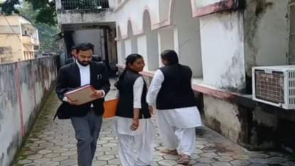 बिलासपुर में ग्राहक सेवा से जुड़े दो मामलों में जिला उपभोक्ता विवाद प्रतितोष आयोग ने एक अहम फैसला सुनाते हुए सि District Consumer Dispute Redressal Commission gave an important decision in Bilaspur
