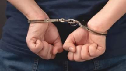 Haridwar: पुलिसकर्मी को धक्का देकर आरोपी हथकड़ी समेत फरार; झपटमारी के आरोप में किया गया था गिरफ्तार Haridwar: Accused pushes policeman and escapes with handcuff arrested for snatching