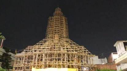 Prayagraj : स्वर्ण जयंती पर बन रहा डेढ़ सौ फीट ऊंचा का पूजा पंडाल, 15 फीट की होगी मूर्ति A 150 feet tall puja pandal is being built on the occasion of golden jubilee, the idol will be 15 feet tall