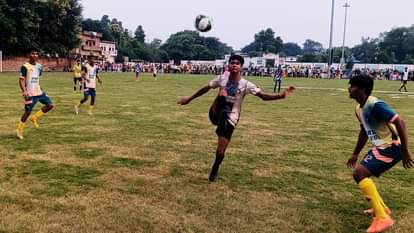 फुटबाॅल: स्पोर्ट्स कॉलेज लखनऊ, वाराणसी और सैफई ने जीते मैच; 69वीं प्रदेश स्तरीय प्रतियोगिता में दिखाया दम Football Sports College Lucknow Varanasi and Saifai won matches showed strength in state level competition