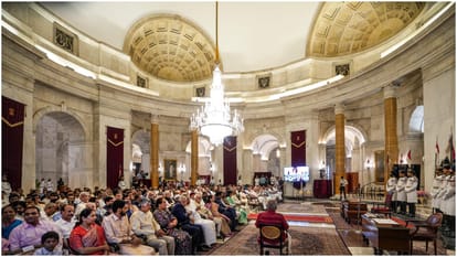 Jagdeep Dhankhar: इस्तीफे के बाद पहली बार नजर आए धनखड़; राधाकृष्णन के पास बैठे, मुस्कुराते और ताली बजाते दिखे Jagdeep Dhankhar was seen for first time after his resignation suddenly left post of Vice President on 21 July