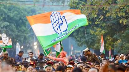 Maharashtra: 'दक्षिण मुंबई जमीन सौदा रद्द करे, वरना जाएंगे अदालत', कांग्रेस ने फडणवीस सरकार को दी चेतावनी Congress asks Maharashtra govt to revoke deal with RBI for south Mumbai plot threatens to move court