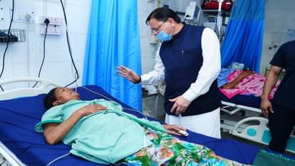 Uttarakhand: सीएम धामी ने किया दून मेडिकल कॉलेज का निरीक्षण, मरीजों से मुलाकात; स्वास्थ्य सेवाओं की समीक्षा Uttarakhand: CM Dhami inspects Doon Medical College, reviews health services