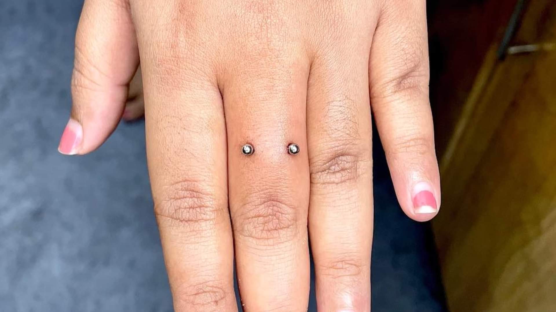Finger Piercing: कूल दिखने के चक्कर में खतरे को दावत दे रहे युवा, जानें 'फिंगर पियर्सिंग' के बारे में what is finger piercing side effect of finger piercing in hindi