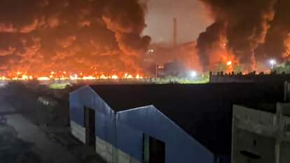 गुजरात: मेहसाणा में उर्वरक संयंत्र में लगी भीषण आग, दो श्रमिकों की मौत Two workers killed in fire at fertiliser plant in Gujarat's Mehsana