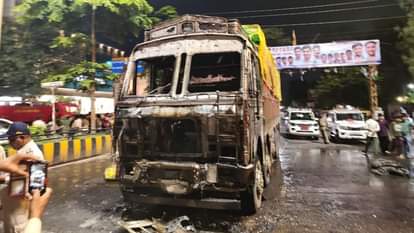 इंदौर में भयावह हादसा: तीन किलोमीटर लंबी सड़क, न सर्विस लेन न फुटपाथ, कहने की फोरलेन Indore News Aerodrome truck Road accident sadak hadsa