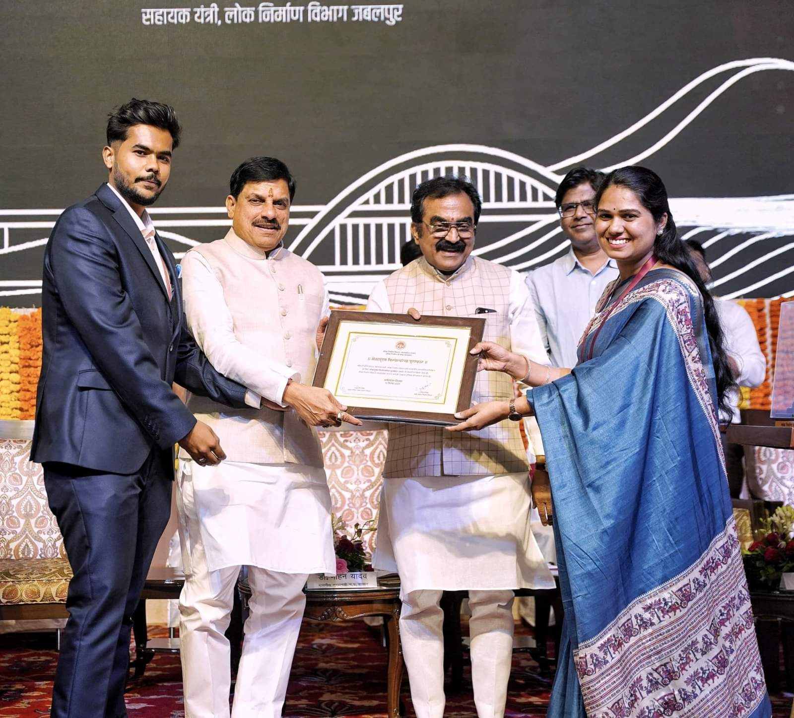 MP News:एमपी में बनेगा इंजीनियर्स रिसर्च एंड ट्रेनिंग इंस्टीट्यूट, CM बोले-हमारे अभियंता भगवान हनुमान के समान MP News: Engineers Research and Training Institute will be built in MP, CM said- Our engineers are like Lord H