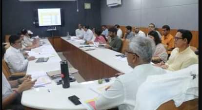 UP: आगरा में सुशासन का काला सच...हर 10 में 3 शिकायतों का फर्जी निस्तारण, ये रिपोर्ट कर देगी हैरान Dark Side of Good Governance: three Out of 10 Complaints Falsely Closed IGRS Review Sparks Concern