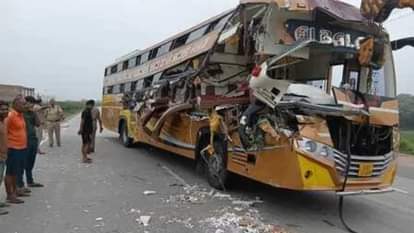 Jaunpur Accident: गहरी नींद में सो रहे थे 50 श्रद्धालु, अचानक झटका लगा तो खुली नींद; मची चीख- पुकार jaunpur road accident : 50 devotees sleeping soundly at night due to fatigue they woke up screaming