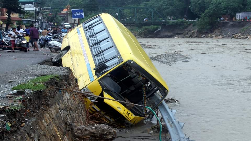 बारिश से तबाही: दुखदाई... छोटी-छोटी नदियां दून घाटी में बड़ी आपदा लाईं; 10 नदियों में आई बाढ़ ने दिए गहरे जख्म Dehradun Disaster Floods in 10 rivers caused deep wounds massive loss of life and property