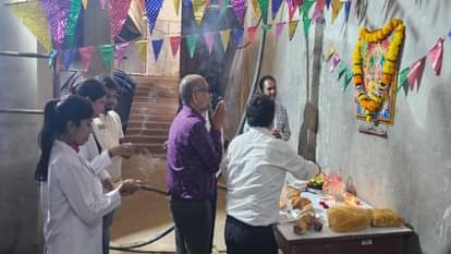 जगदलपुर: विश्वकर्मा जयंती पर बस्तर एसपी ने की औजारों की पूजा-अर्चना, मेकाज किया गया विशेष आयोजन Bastar SP worships tools on Vishwakarma Jayanti, special event organised by Mekaj in Jagdalpur