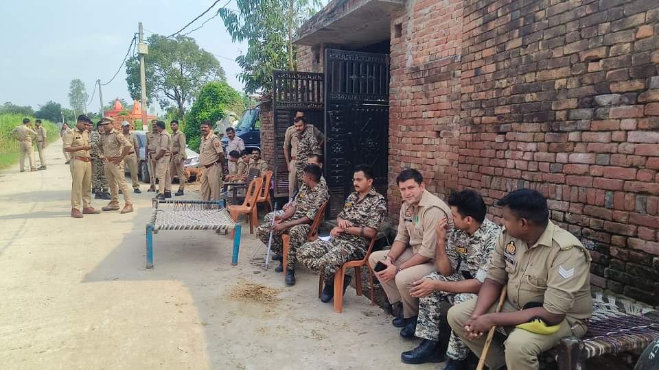सलावा में सांप्रदायिक तनाव: धार्मिक स्थल पर उठे सवाल, आठ लोगों को भेजा जेल, फोर्स तैनात; गांव में ये हैं हालात Communal tension in Salawa: Questions raised on religious place, eight people sent to jail