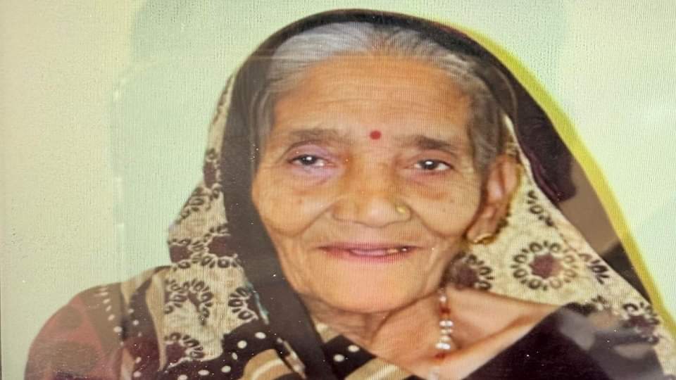 UP: ई-स्कूटी में इतना भीषण विस्फोट...जैसे बम फटा हो, बुजुर्ग दंपती की मौत; दृश्य देख कांप गए मोहल्ले वाले Tragic Fire in Agra: E-Scooter Charging Explosion Claims Lives of Elderly Couple