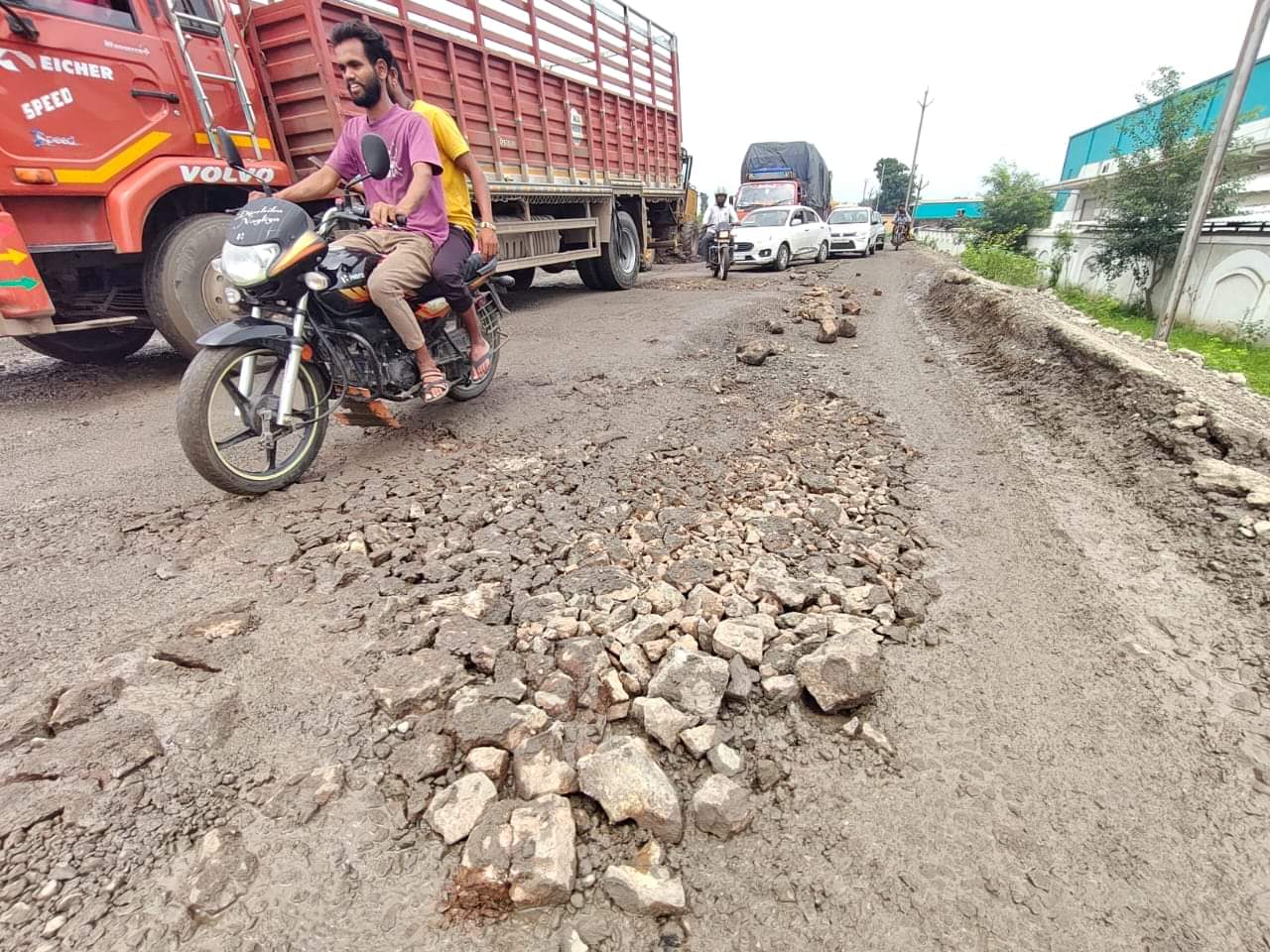 Indore News : बायपास पर फिर लगा लंबा जाम, पांच घंटे तक फंसे रहे वाहन; क्रेन की मदद से यातायात खोला गया MP News Indore bypass was again jammed, vehicles were stranded for five hours.