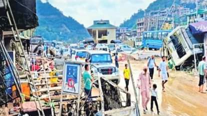 Mandi Flood: धर्मपुर बाजार खंडहर में तब्दील, बाढ़ के कहर ने रोकी जिंदगी की रफ्तार Mandi Flood: Dharampur market turns into ruins, flood havoc halts life