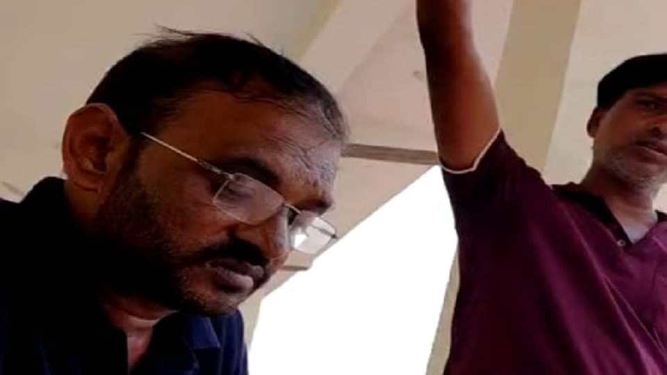 Meerut: शहर में डेढ़ लाख कुत्ते शिकार की तलाश में, नसबंदी में कर दिया घपला, गुपचुप एंट्री से 12 लाख का फटका Meerut: 1.5 lakh dogs in search of prey in the city, scammed in sterilization