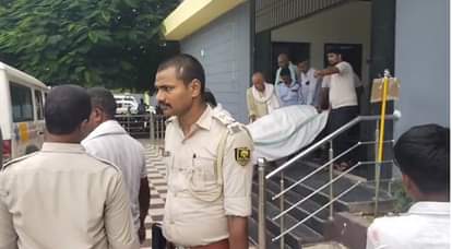 Bihar News: 36 साल से सेवा दे रहे होमगार्ड जवान की ड्यूटी के दौरान मौत, पुलिस विभाग में शोक की लहर Bihar News: A Home Guard soldier serving for 36 years died in the line of duty news in hindi