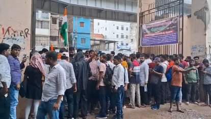 BPSC TRE 4: पटना में शिक्षक अभ्यर्थियों का प्रदर्शन, TRE 4 के मुद्दे पर सीएम हाउस का घेराव करने निकले BPSC Exam: Teacher candidates protest again in Patna today, agitation on TRE 4 issue