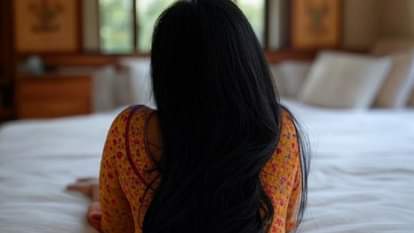 UP: शादी के बाद पति गया कनाडा, दहेज में मांगे एक करोड़ रुपये और तीन एकड़ जमीन; विवाहिता ने बताई आपबीती Husband goes to Canada after marriage demands Rs one crore and three acres of land as dowry from wife