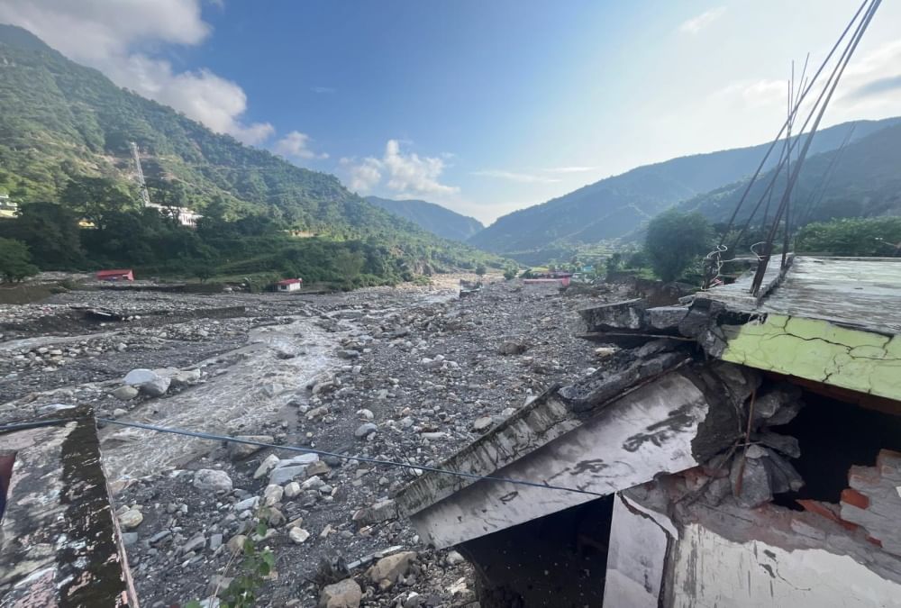 Dehradun Flood: खूबसूरत वादियों में बसे मजाडा गांव में अब खौफनाक मंजर...लोग बोले- हर गड़गड़ाहट से लग रहा डर Dehradun cloudburst Maldevta disaster Frightening scenes in Majada people terrified by every rumble