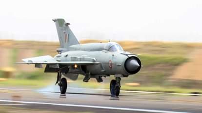 अलविदा मिग-21: कभी बना गेमचेंजर तो कभी उड़ता ताबूत के नाम से हुआ बदनाम... लड़ाकू विमान के सफर की पूरी कहानी Goodbye MiG-21 game changer full story of fighter plane journey