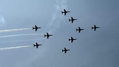 Air Force Day: वायुसेना का 93वां स्थापना दिवस आज, राफेल-सुखोई-30 जैसे लड़ाकू विमान भी होंगे आकर्षण का केंद्र 93rd Indian Air Force Day: Rafale-Sukhoi to Dazzle, MIG-21 Makes Farewell Appearance know updates in hindi
