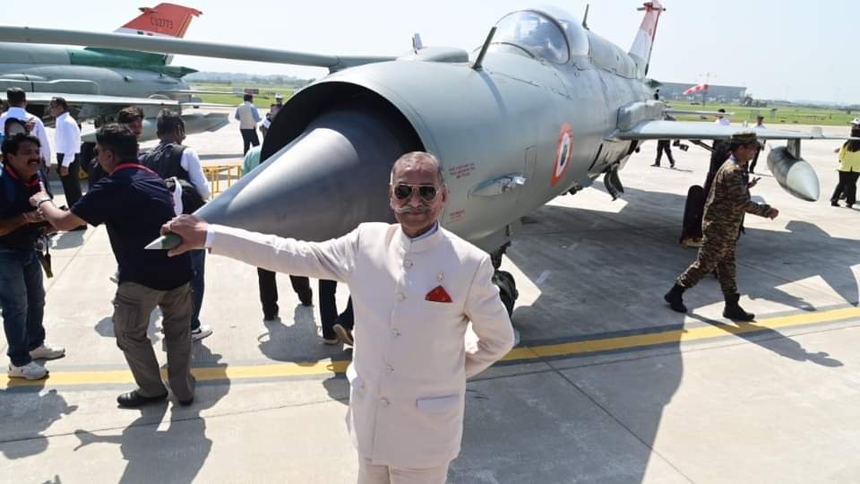 अलविदा मिग-21: आसमान में आखिरी बार गरजा मिग-21, भावुक हुए पूर्व वायु सैनिक, रोमांचित कर देंगी ये तस्वीरें MIG 21 IAF Fighter jet retired former IAF personnel get emotional as MiG-21 takes off in Chandigarh
