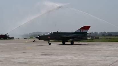 Air Force Day : वायुसेना दिवस पर प्रयागराज में ही मिग-21 बाइसन को राफेल ने दी थी विदाई Air Force Day On Air Force Day, Rafale bid farewell to MiG-21 Bison in Prayagraj itself