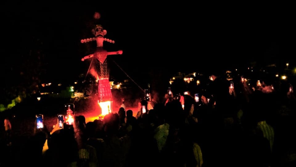 Dussehra: उत्तराखंड में दशहरे की धूम, श्रीराम के अग्निबाण से जल उठा अहंकारी रावण, सीएम भी पहुंचे, तस्वीरें Dussehra 2025 Ravana Dahan in Uttarakhand Rainfall in dehradun CM Dhami attends parade ground program Photos