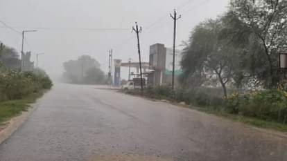 मौसम का अलर्ट: आगरा में आंधी-बारिश की चेतावनी, मौसम विभाग ने जारी किया यलो अलर्ट Yellow Alert for Storm and Rain in Agra Today and Tomorrow Pleasant Weather Expected