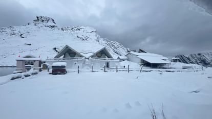 Hemkund Sahib: आज बंद होंगे हेमकुंड साहिब और लोकपाल लक्ष्मण मंदिर के कपाट, पूरा क्षेत्र बर्फ से ढका Hemkund Sahib and Lokpal Laxman Temple Doors closed for winter 2025 today