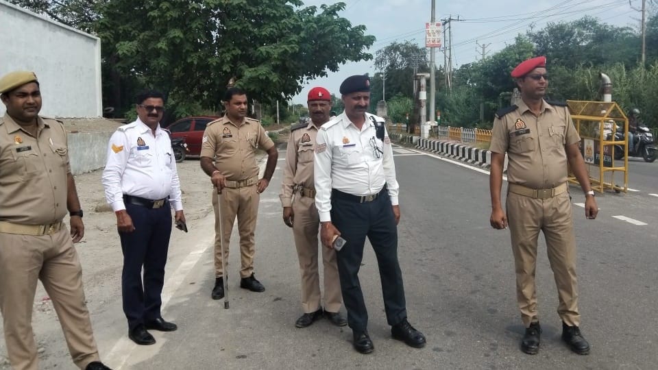 रामपुर: दिल से मिले दिल... अखिलेश और आजम खां की मुलाकात की पहली तस्वीर, एक-दूसरे के हाथ पकड़कर चले साथ Rampur: First picture of Akhilesh and Azam Khan meeting, they walked together holding each other hands