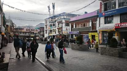 Leh: कर्फ्यू में और ढील...लेह हिंसा के बाद से बंद पड़े कॉलेज आज से फिर खुले, अब रात आठ बजे तक खुलेंगी दुकानें Colleges closed since Leh violence to reopen today