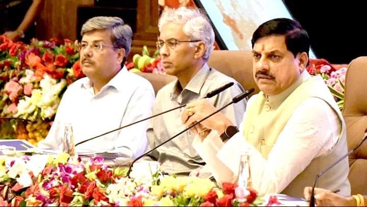 MP News: कानून-व्यवस्था कलेक्टरों की जिम्मेदारी, सीएम का निर्देश- घटना हो या दुर्घटना, तुरंत मौके पर पहुंचें MP News: Law and order is the responsibility of the collectors, CM's instruction- whether it is an incident or