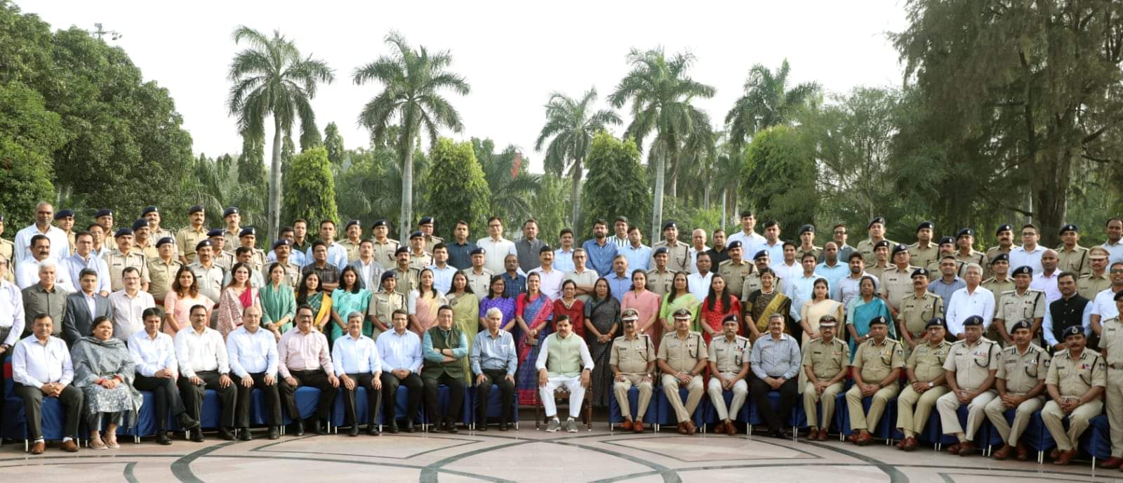 MP News: कानून-व्यवस्था कलेक्टरों की जिम्मेदारी, सीएम का निर्देश- घटना हो या दुर्घटना, तुरंत मौके पर पहुंचें MP News: Law and order is the responsibility of the collectors, CM's instruction- whether it is an incident or