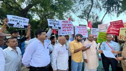 Prayagraj : सोनम वांगचुक रिहाई के लिए प्रदर्शन, नागरिक समाज ने की नारेबाजी Protest for the release of Sonam Wangchuk, civil society raised slogans