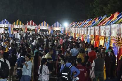 Indore: इंदौरवासियों ने लिया मराठी व्यंजनों का स्वाद, जत्रा में बिखरे लावणी के रंग Indore: Indore residents tasted Marathi cuisine, the colors of Lavani spread in the Jatra.