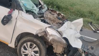 Bareilly News: ट्रक ने कार को मारी टक्कर, आंध्र प्रदेश की कैंसर पीड़ित बच्ची की मौत, पिता समेत चार लोग घायल Cancer victim child dies in car accident and four people injured in Bareilly