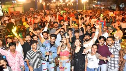 Bareilly News: अमर उजाला के दिवाली कार्निवल का आगाज, गीत-संगीत का लगा तड़का... झूमे शहरवासी Amar Ujala Diwali Carnival begins in Bareilly