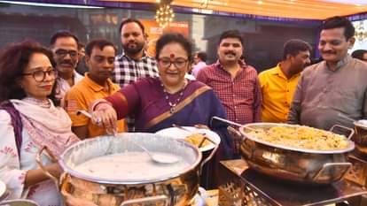 Bareilly News: सौहार्द की सुगंध से महक उठा शहर, सद्भावना पुलाव के सहभोज में जुटे लोग, दिया एकता का संदेश Sadbhavna Pulao citizens gather for a feast of harmony in Bareilly